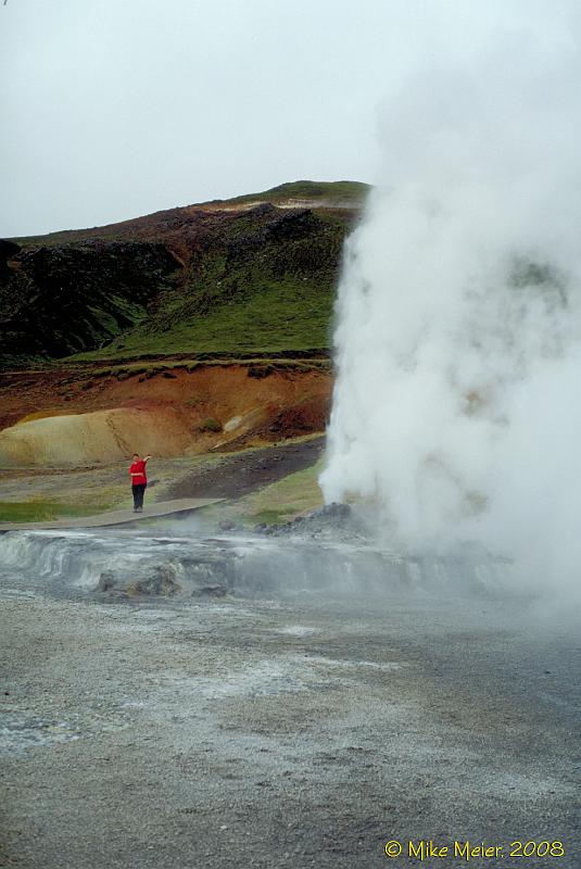 Iceland-1998-03.jpg - Small vent just south of Reykjavik