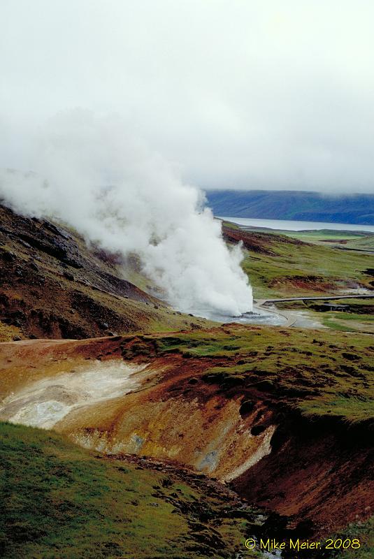 Iceland-1998-04.jpg - Small vent just south of Reykjavik