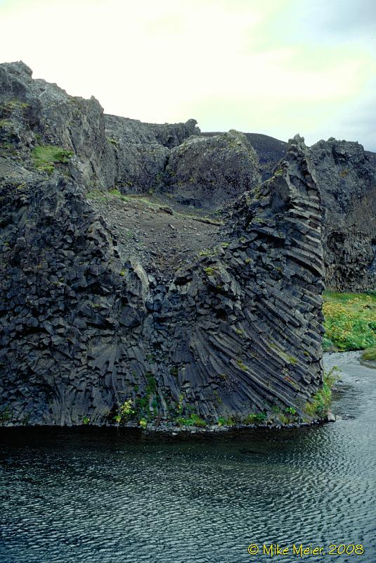 Iceland-1998-17.jpg - Columnar basalt in the Gjáin valley.