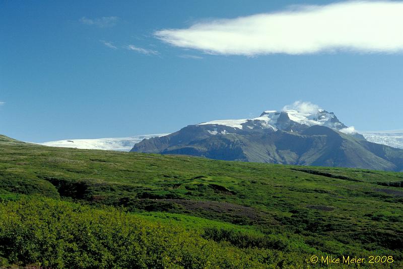 Iceland-1998-41.jpg - Hiking at Skorar, near the Skaftafellsjokull (Skaftafells glacier)