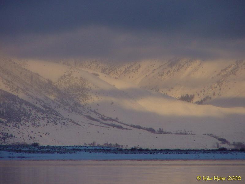 MonoLake-2004-05.jpg - Mono Lake Fresh Snow Sunrise