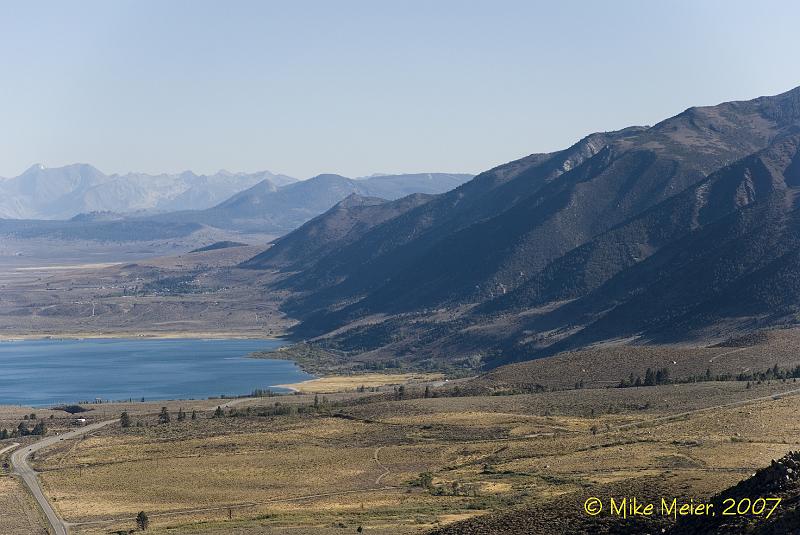 MonoLake-2007-03.jpg - West shore of Mono Lake, butted up against the Sierra Nevada