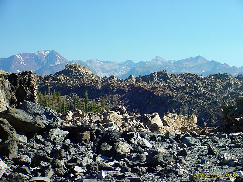 Sierras-2005-01.jpg - Ancient lava flows near Glass Flow Road