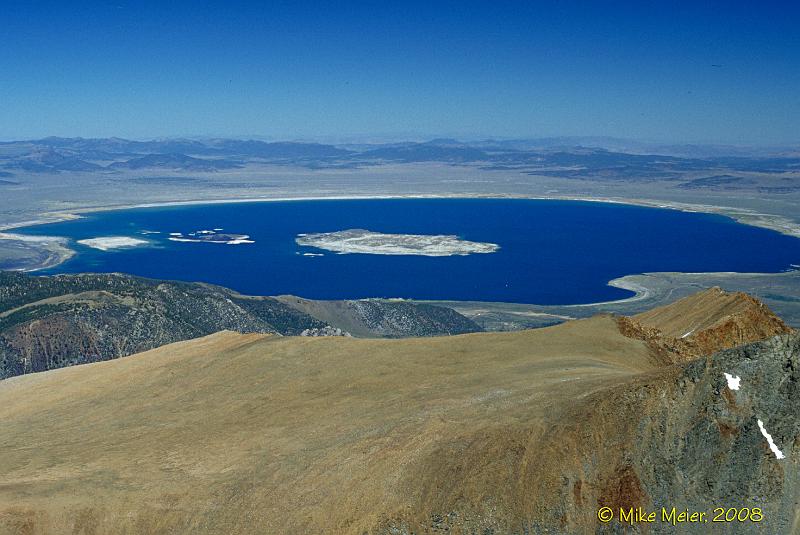 Tioga-1999-100.jpg - Mono Lake (6,381') and the Dana Plateau, from the top of Mount Dana (13,061')