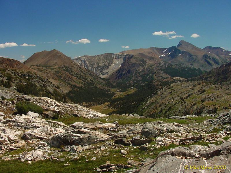 Tioga2003-03.jpg - The vista from the crest above Saddlebag Lake